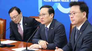 홍영표 "한국당 장외투쟁, 국정 발목 잡는 오기의 정치"