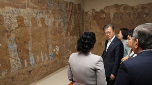 사마르칸트 고구려사신 벽화 앞 文 대통령 "양국 교류 역사 깊어"