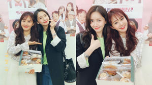 [SBS Star] Girls' Generation Yoona Goes to See Yuri's First-ever Play with a Box of Appetizing Pastries
