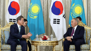 문 대통령 "김정은에게 핵 내려놓고 경제 선택하라 말했다"