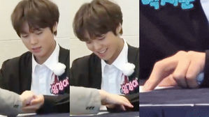 [SBS Star] VIDEO: Park Ji Hoon Secretly Takes a Fan's Gift at a 'No Gift' Fan Signing Event