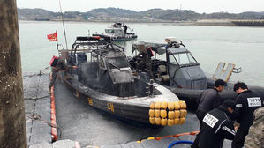 인천 연평도서 연료 주입 중인 해병대 고속단정에 불