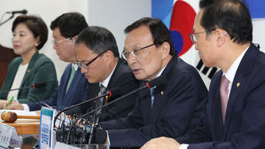 민주당 "장외투쟁 말고 협상테이블 나와라"&hellip;한국당 역으로 '압박'