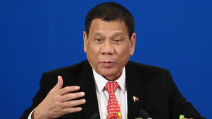 두테르테, 캐나다에 "쓰레기 회수 안 하면 해변에 퍼부을 것"