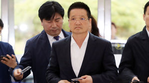 검찰, 윤중천 이틀 만에 재소환&hellip;김학의 뇌물&middot;성범죄 추궁