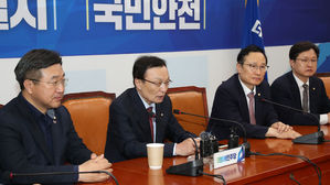 이해찬 "국회 역사상 씻을 수 없는 오점&hellip;절대 못 물러서"