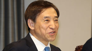 이주열 "경제 상황 엄중…투자 활력 불어넣을 정책 필요"