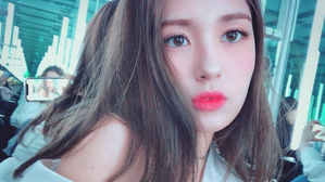[SBS Star] Somi's Solo Debut Has Reportedly Been Delayed