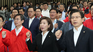 한국당, 패스트트랙 저지 실패에 "국민 속으로"&hellip;장외투쟁 예고