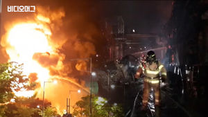 연쇄폭발 위기 속, 기름통 옆 목숨 걸고 불 끈 소방관들