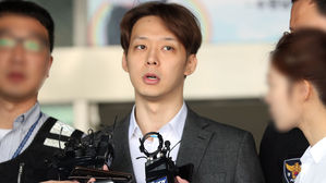 [영상] 박유천, 마약 인정 후 첫 모습&hellip;"거짓말 죄송하다"