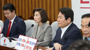 나경원 "文 대통령, 생각 다른 정당 '선 궤멸&middot;후 독재' 선언"