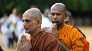 "스리랑카 테러조직, 불교 사찰도 겨냥"&hellip;차량서 신자 의상 발견