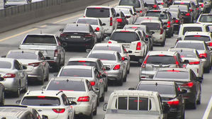 연휴 첫날 전국 고속도로 '북적'&hellip;서울→부산 7시간 40분