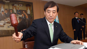 금통위원 경기 전망 분분…"불확실성 상당" vs "반등 가능성 커"