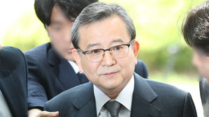 [영상] '피의자' 김학의 소환 "별장 영상 속 본인이냐" 물었더니