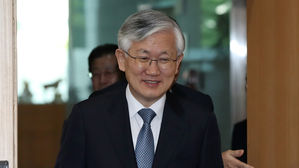 남관표 "한일관계 악화, 양국 경제 악영향…정상회담 재개 희망"