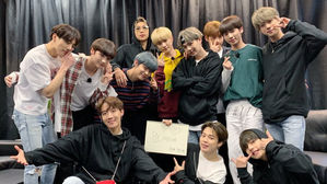 [SBS Star] TXT Shows Support to BTS by Attending Its Chicago Concert