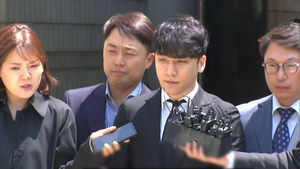 [영상] 영장실질심사 마친 승리, 포승줄 묶인 '월드 스타'