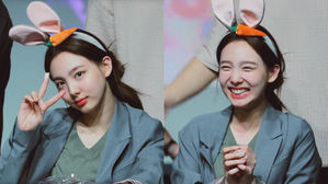 [SBS Star] VIDEO: TWICE NAYEON Becomes a 'Human Rabbit' at Fan Signing Event