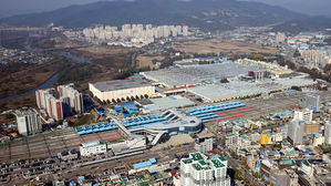 광주 송정역과 금호타이어 광주공장 (사진=연합뉴스)