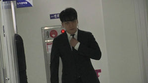 [스브스타] 승리, 구속영장 기각 다음 날 체육관서 운동하는 모습 포착