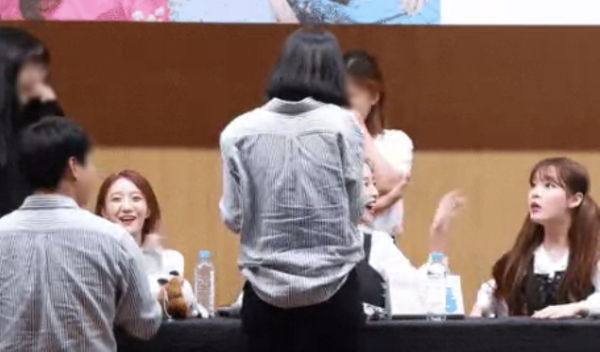 OH MY GIRL's fan signing event