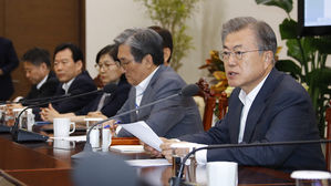문 대통령 "추경안 심의 안 이뤄져 매우 안타까워&hellip;조속 심의&middot;처리 요청"