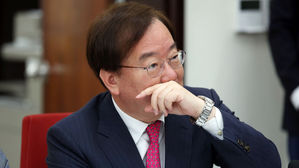 與, 정상통화 유출 '국익 훼손' 맹공&hellip;한국 "기밀판단 근거 뭐냐"