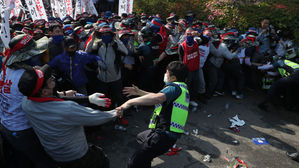 서울경찰청장 "폭력 시위 변질 용납 안 돼&hellip;엄정 대응"