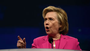 힐러리, 펠로시 조작 영상 안 내린 페이스북 맹비난