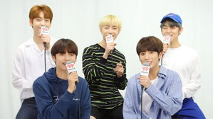 [SBS Star] VIDEO: TXT Members Introduce the Group & Themselves in an English Interview