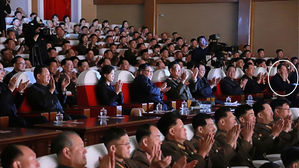 北 김정은 군예술선전공연 관람&hellip;김영철 등장&middot;건재 확인