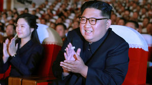 北 김정은 군예술선전공연 관람&hellip;김영철 등장&middot;건재 확인