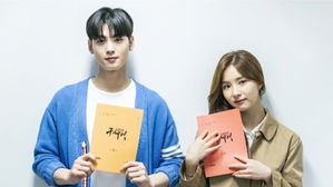 [SBS Star] Cha Eun-woo & Shin Sae Kyeong Time Travel During Their Drama's First Script Reading