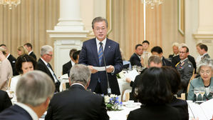 문 대통령 "만남 의지 잃지 않으면 한반도 평화 이룰 수 있어"