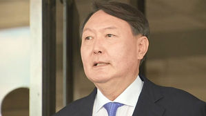 윤석열 측 "부인 전시회 협찬, 총장 후보 추천 이전 완료"