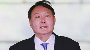 문 대통령, 차기 검찰총장 후보로 윤석열 지명&hellip;"개혁 적임자"