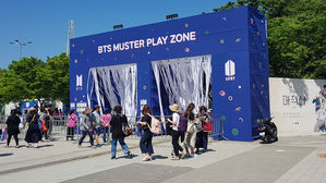 "방탄소년단 보러 왔어요"&hellip;BTS 축제장으로 변한 올림픽공원