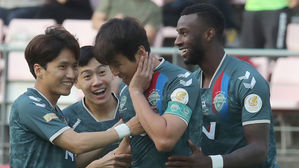 '이동국 골맛' 전북, 수원과 비겨 하루 만에 선두 탈환