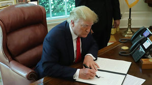 트럼프, 하메네이 이란 최고지도자 제재&hellip;협상 복귀 전방위 압박