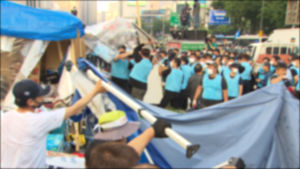 [영상] 대한애국당 광화문 천막 철거 현장서 '극렬 충돌'