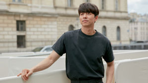 [SBS Star] Gong Yoo Wows Parisians at a Fashion Show with His Model-like Appearance