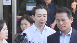 남편 폭행 &middot; 쌍둥이 학대 부인했지만&hellip;조현아 검찰 송치