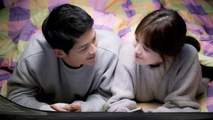 [SBS Star] Song Joong Ki & Song Hye Kyo Reportedly Have Been Living Separately Since Last September