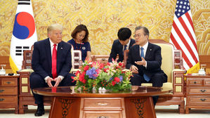 文 대통령&middot;트럼프, 정상회담 시작&hellip;'1+4' 소인수회담 돌입