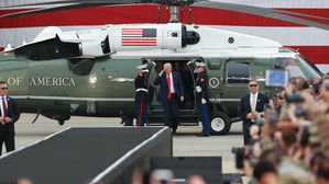[영상] '이것이 미국 대통령의 위엄' 헬기서 내리는 트럼프