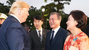 민경욱 "金 여사 '파란 나비' 브로치 사드 반대 의미"&hellip;靑 "무관"