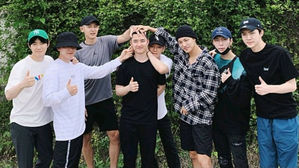 [SBS Star] EXO Members Bid Goodbye to D.O. for His Enlistment