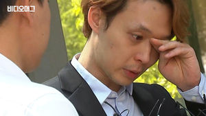 68일 만에 석방된 박유천, 눈물 흘리며 "봉사하며 살겠다"